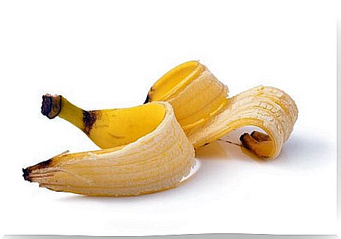 Banana peel to remove warts on fingers