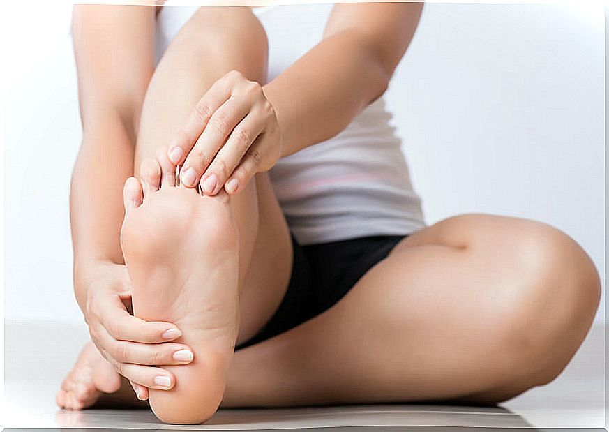 There are several causes behind swollen feet and ankles.