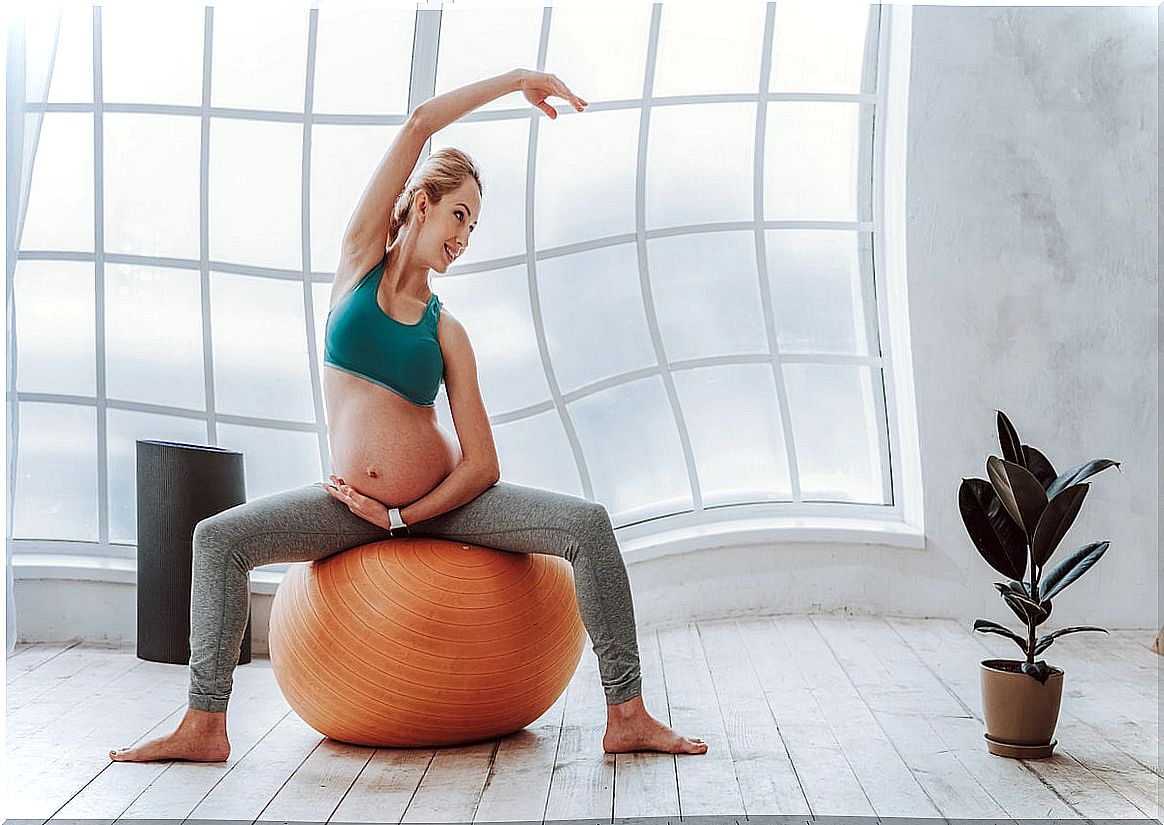 Ball exercises for pregnant women