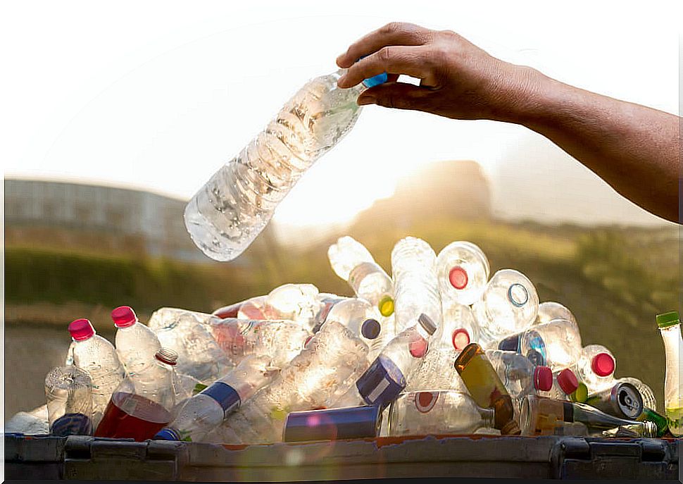 Plastic-packed water pollutes too much