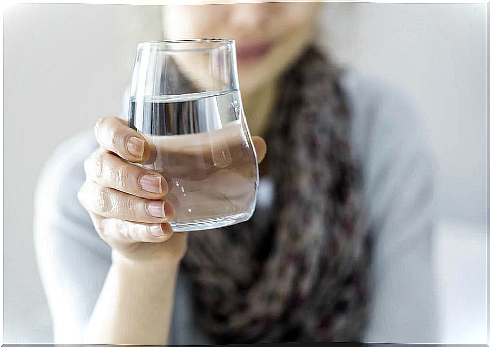 Consuming enough water helps control urinary incontinence