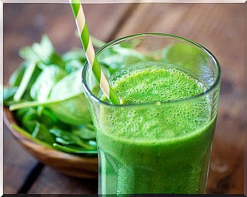 Lemon-celery-and-parsley smoothie