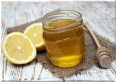 Honey mask as a natural treatment for enlarged pores