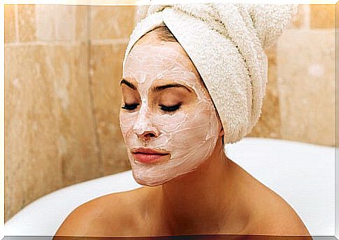 Moisturize and cleanse the skin as a treatment for large pores